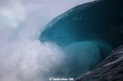teahupoo,inside the monster,surf,vague,gilles hucault